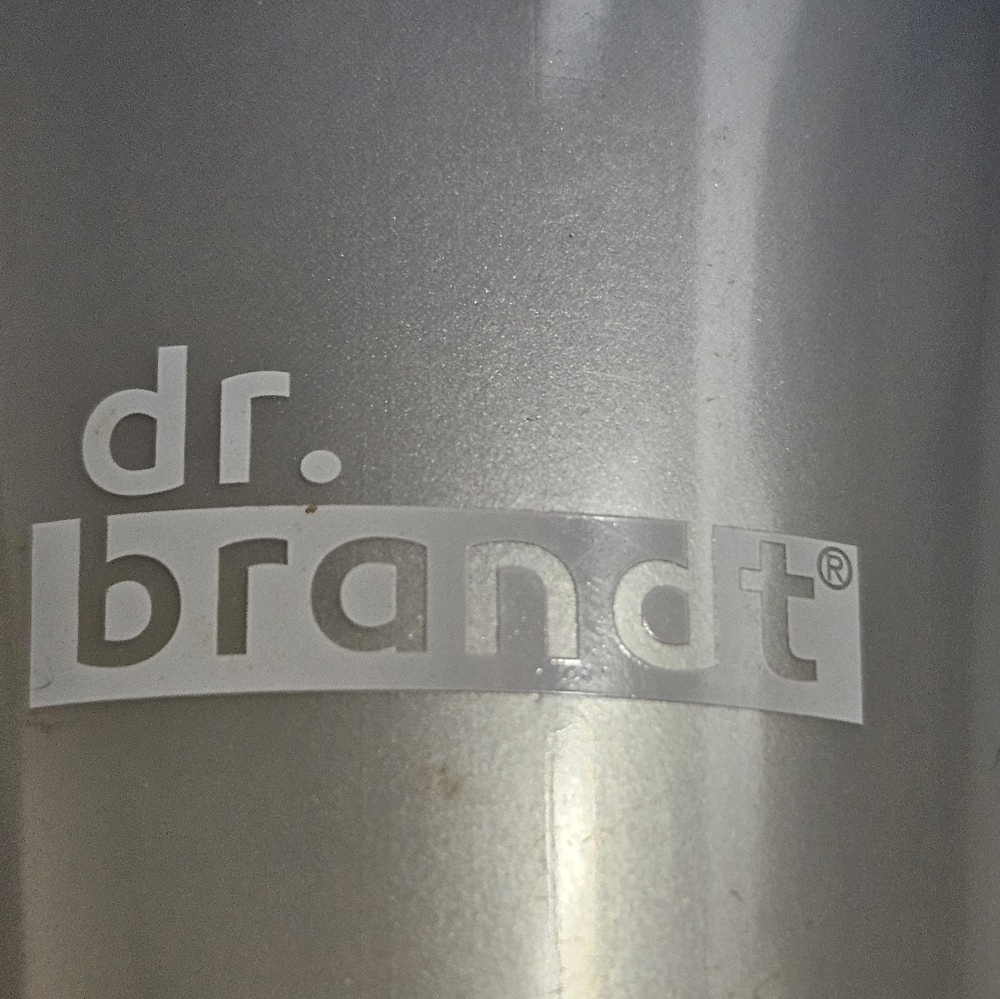 VACUM AWARD*DR BRANDT PORE CLEANSER